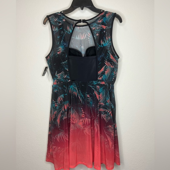 Torrid lightly lined swimsuit - Picture 3 of 3